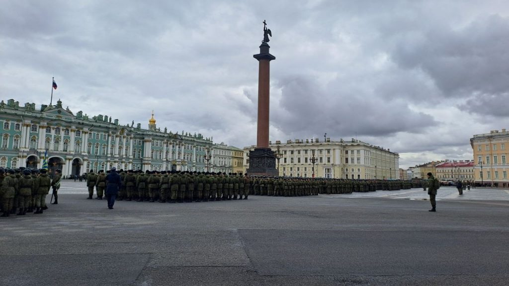 Без авиации, но все равно зрелищно: как в Петербурге пройдет парад Победы 9 мая