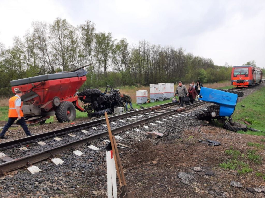 Тракторист погиб при столкновении с поездом в Курской области