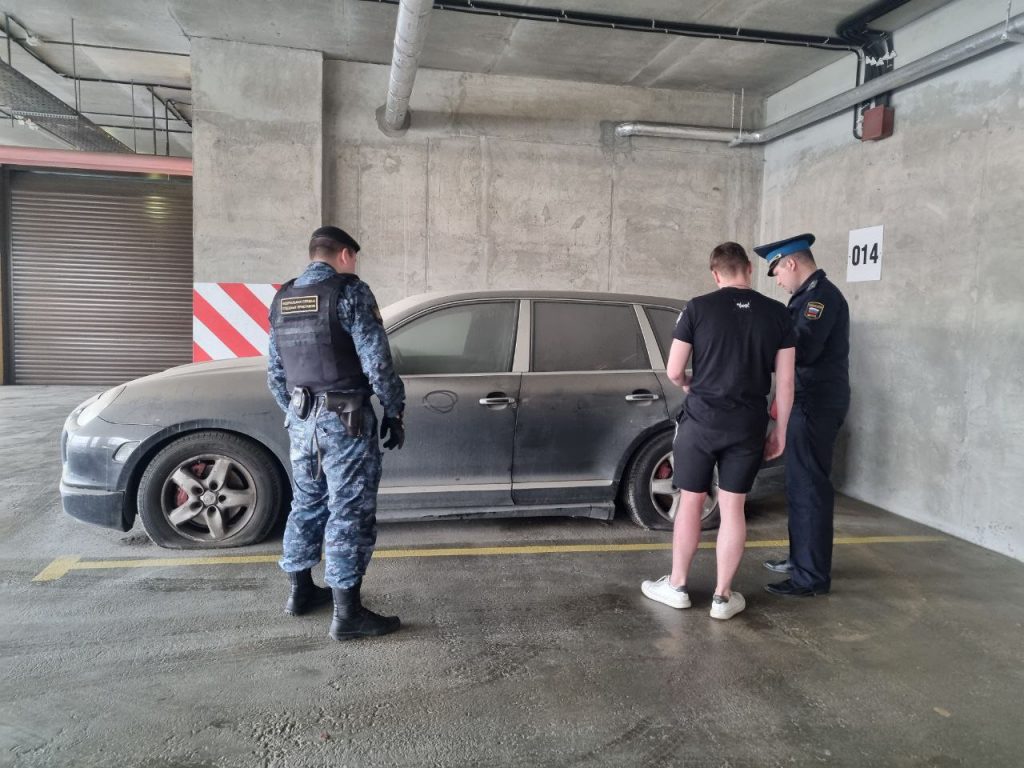 В Петербурге должник лишился Porsche Cayenne за долги по алиментам