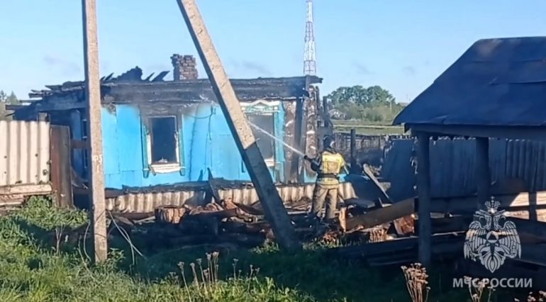 Под Пензой из-за сигарет сгорел дом с тремя людьми