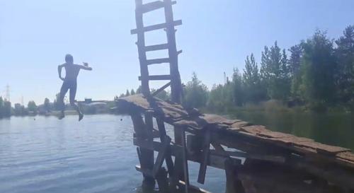 В Петербурге детей вынудили купаться на «диких» пляжах