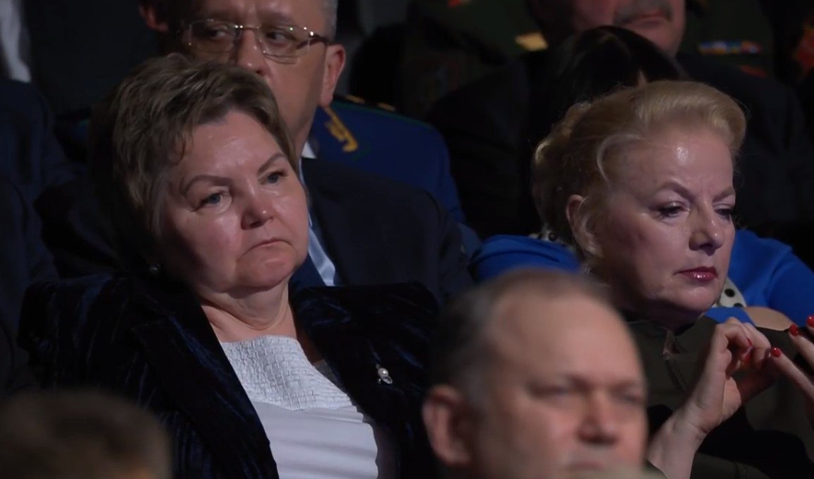 Светский день в БКЗ «Октябрьский» задает цветовые тренды в одежде