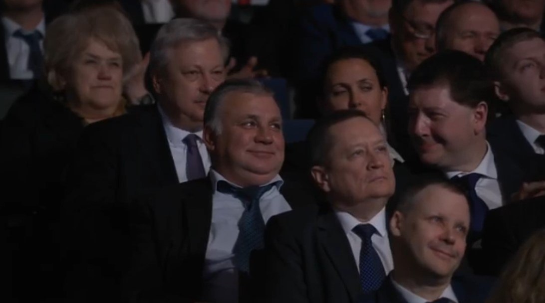 Светский день в БКЗ «Октябрьский» задает цветовые тренды в одежде