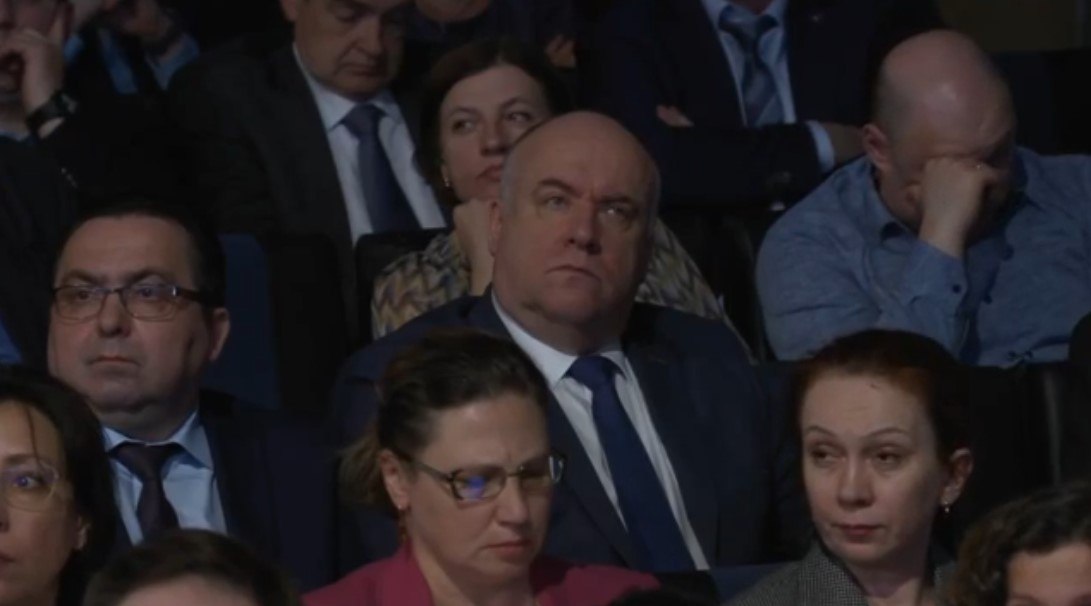 Светский день в БКЗ «Октябрьский» задает цветовые тренды в одежде