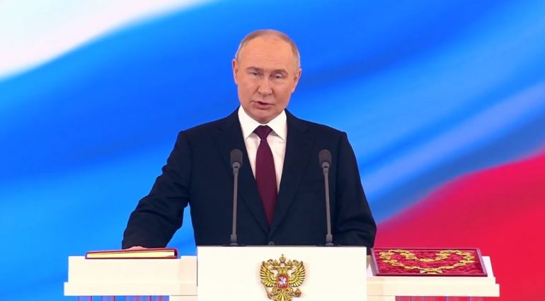 Путин официально вступил в должность президента России