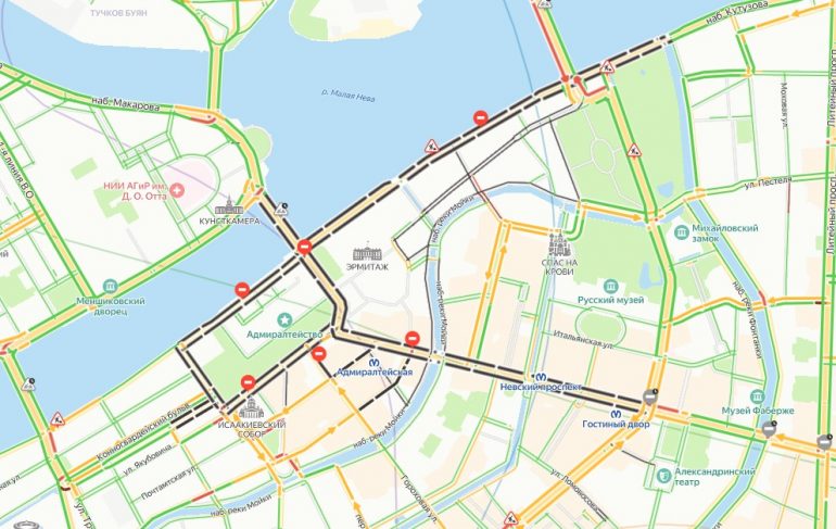 Дороги в центре Петербурга и Дворцовый мост перекрыты для парада Победы