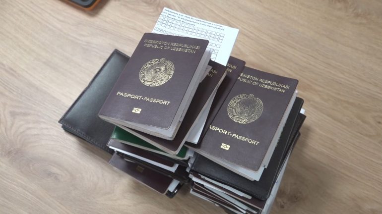 В полиции рассказали, кого задержали по делу о легализации тысяч мигрантов