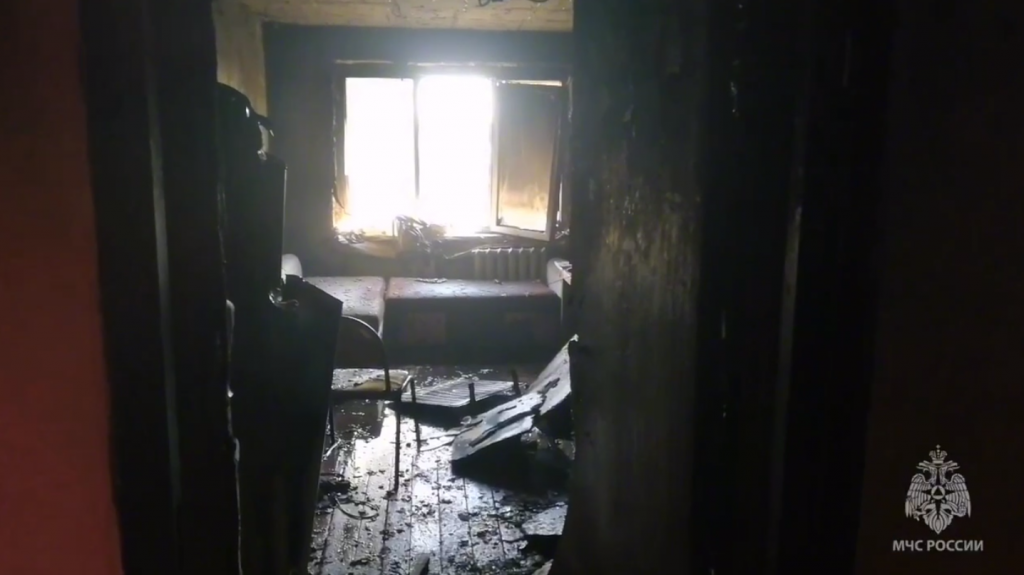 Курское общежитие загорелось из-за брошенной в мусорку сигареты