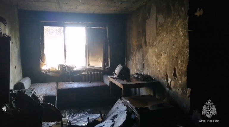 Курское общежитие загорелось из-за брошенной в мусорку сигареты