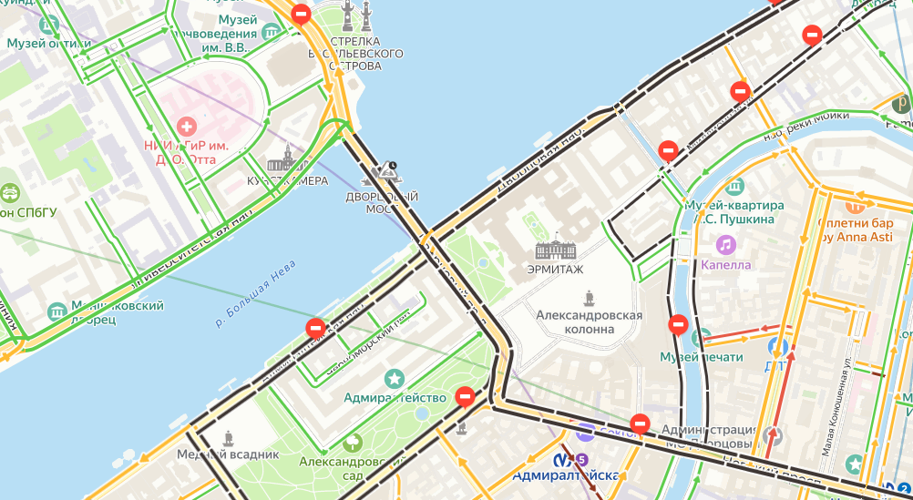 Центр Петербурга вернули водителям, но на КАД мощная пробка