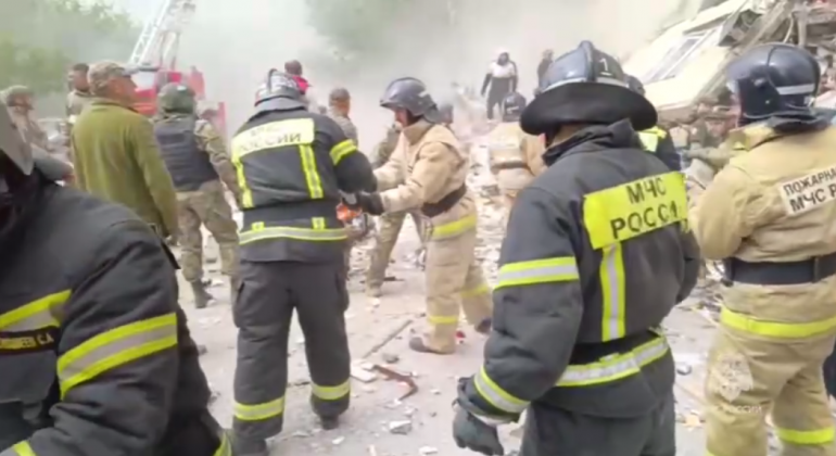 В Белгороде при разборе завалов пострадали трое спасателей МЧС