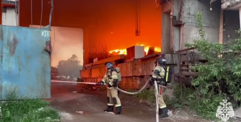 Склад с бумагой загорелся в Саранске на 1500 «квадратах»