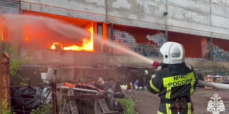 Склад с бумагой загорелся в Саранске на 1500 «квадратах»