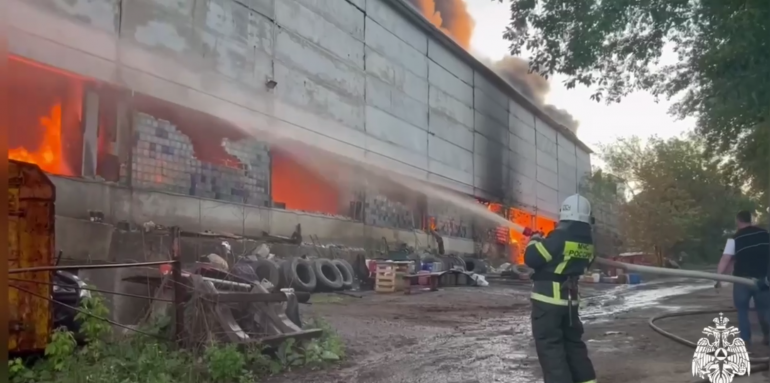 Склад с бумагой загорелся в Саранске на 1500 «квадратах»