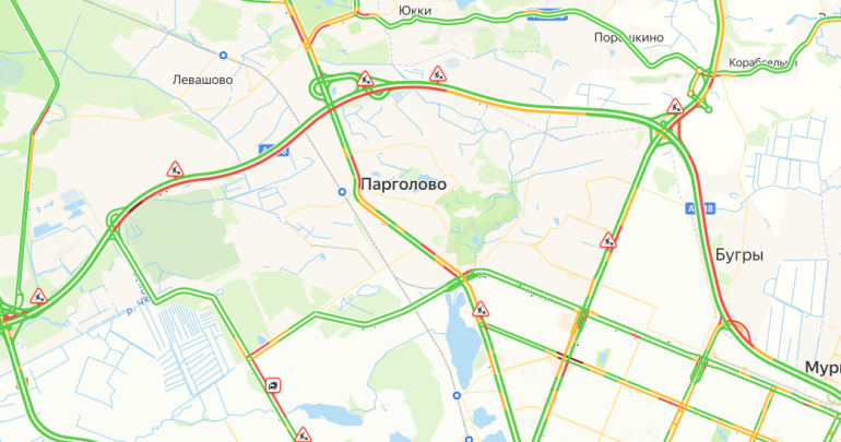 Дачные пробки начинают тормозить движение в Петербурге