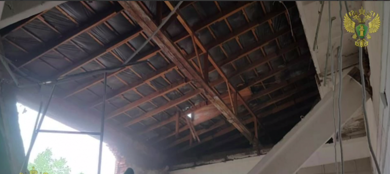 Полоток и стена обрушились в школе в Приморье