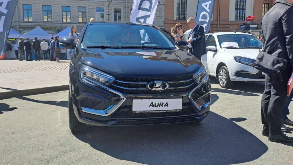 Новую Lada Vesta Aura от АвтоВАЗа показали на SPbTransportFest