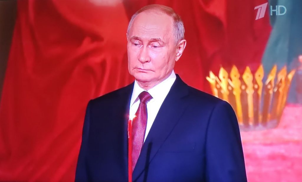 Путин встречает Пасху с Собяниным и молится перед инаугурацией
