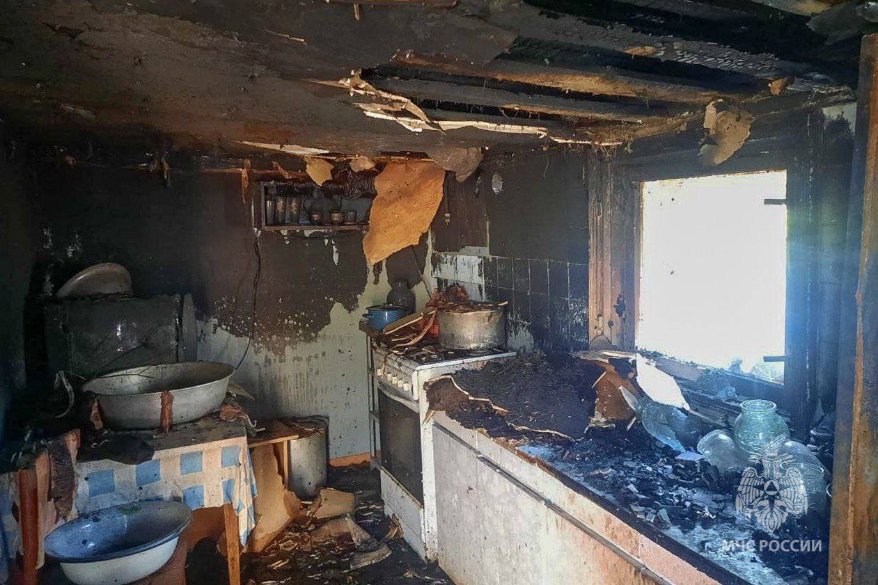 Под Волгоградом замыкание в холодильнике привело к пожару