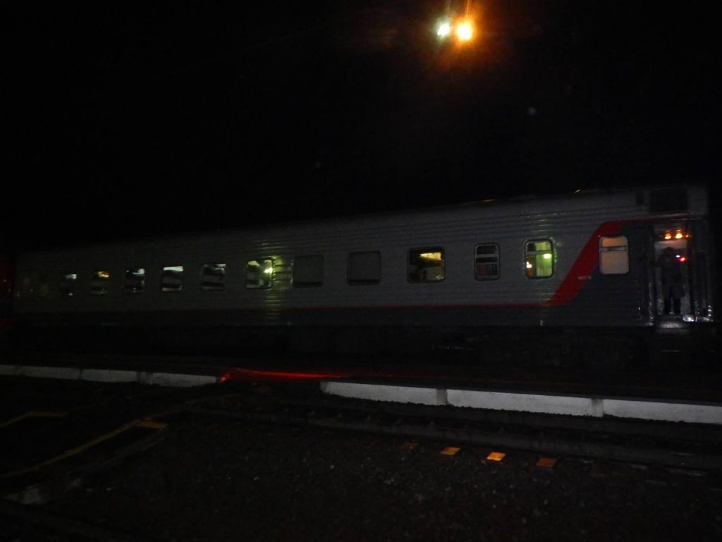 Пассажир поезда Москва – Владивосток получил 10 ударов ножом от соседа по купе