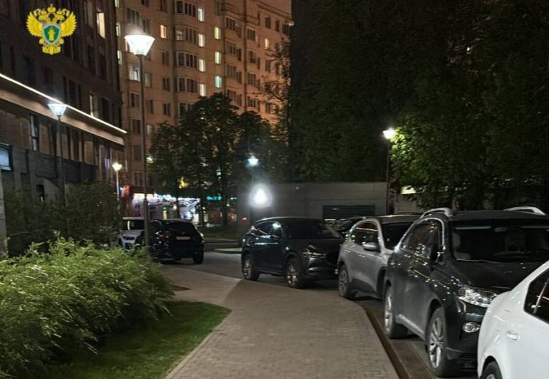 На тротуарах в Петербурге скоро не хватит места пешеходам