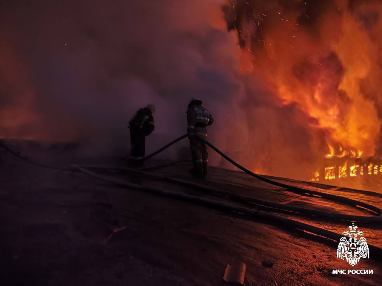 В Смоленске оранжевое зарево озаряет округу от пожара с цехе с кирпичом -  Мойка78.ру﻿ Новости СПб