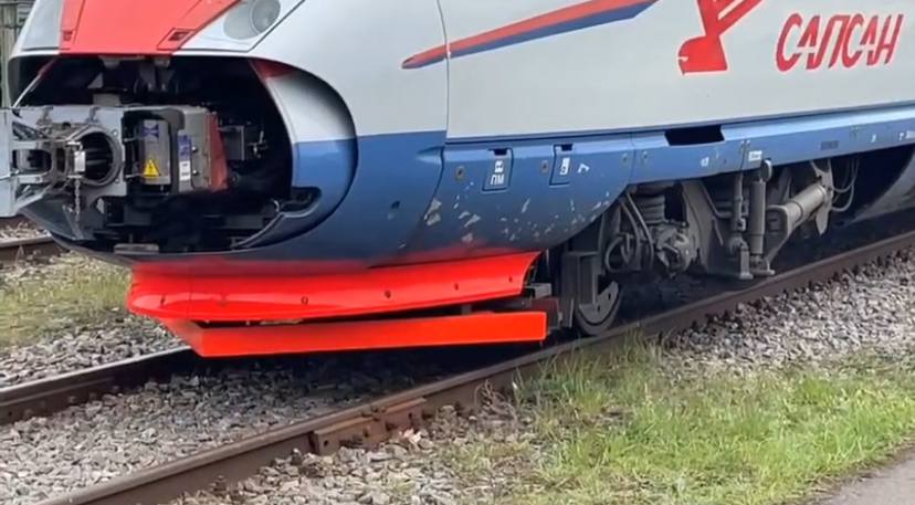 Атлет Денис Вовк в Металлострое сдвинул «Сапсан» на полтора метра