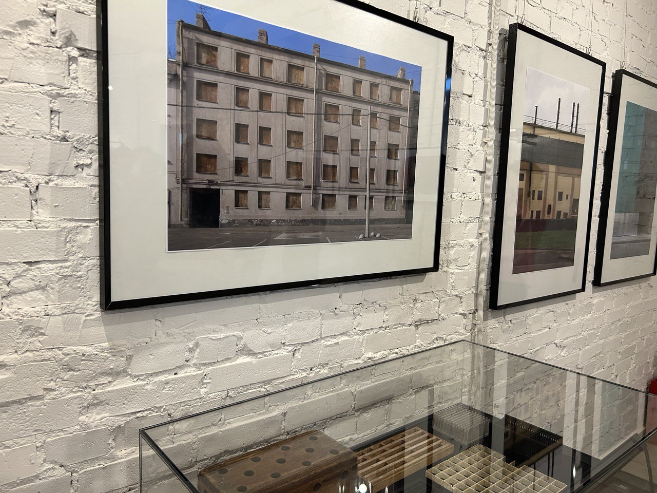 В галерее «Точка» открылась выставка в память о фотографе Теребенине