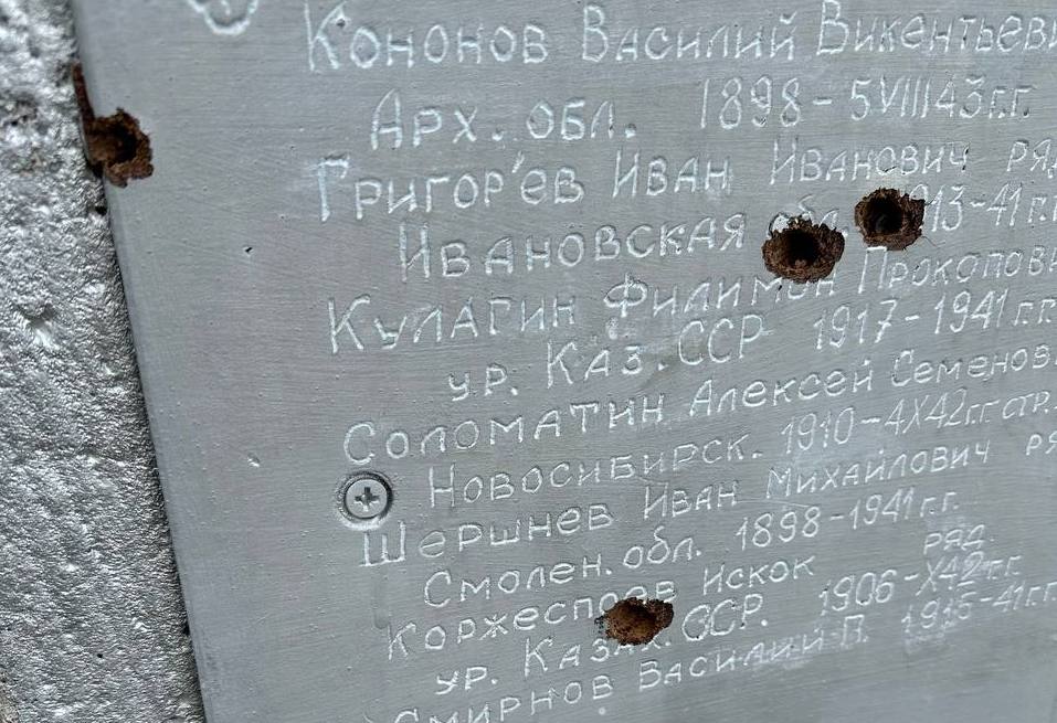 В Ленобласти расстреляли мемориал «Скорбящий матрос»