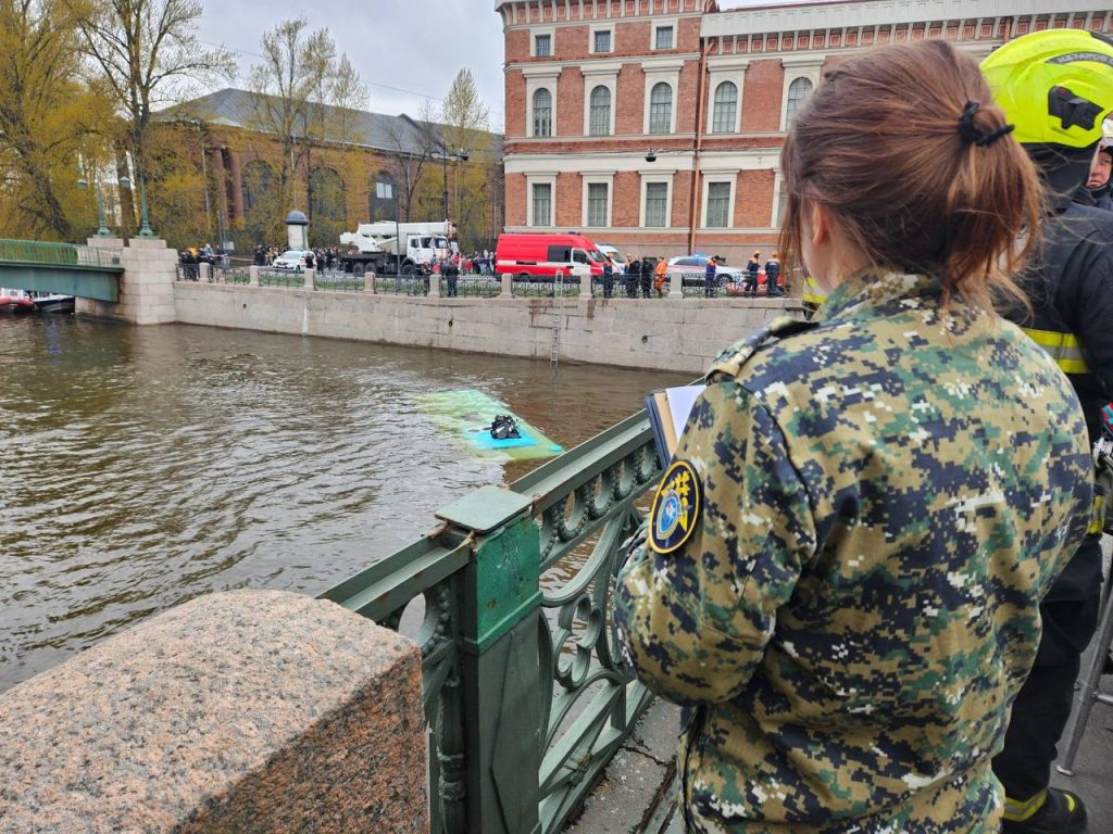 По факту ДТП с упавшим в Мойку автобусом возбуждено второе уголовное дело -  Мойка78.ру﻿ Новости СПб