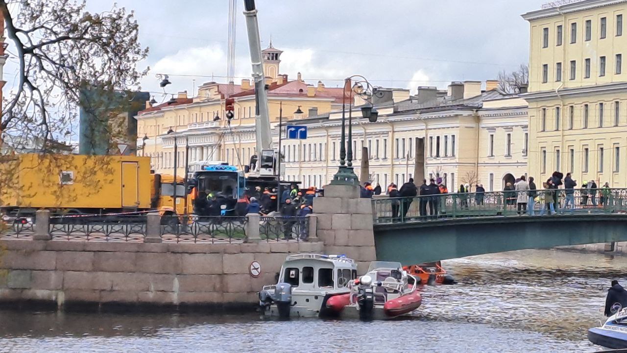 ДТП автобус упал в Мойку: последние новости, кто выжил, кто погиб