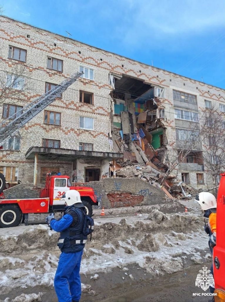 В Коми из обрушившейся пятиэтажки эвакуировали 14 человек 