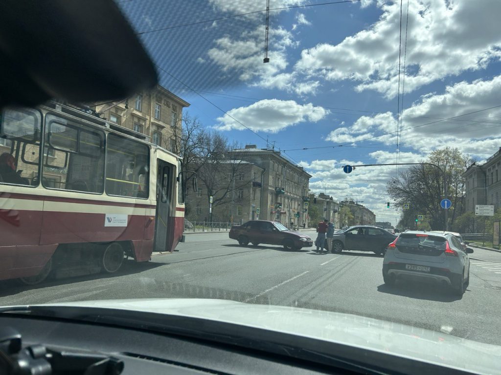 ДТП на Энгельса остановило трамваи