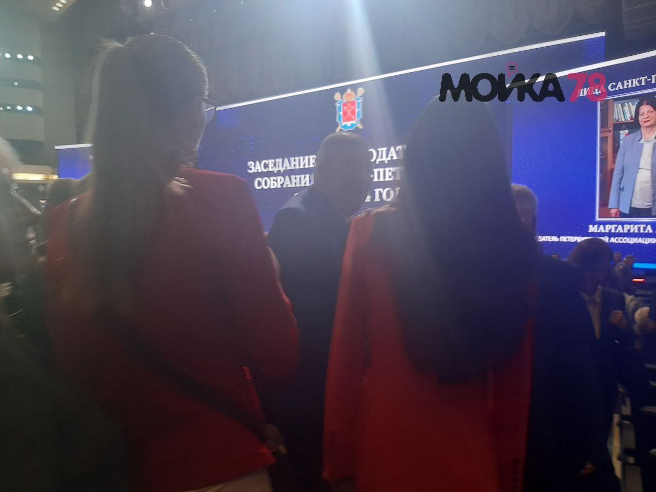 Светский день в БКЗ «Октябрьский» задает цветовые тренды в одежде