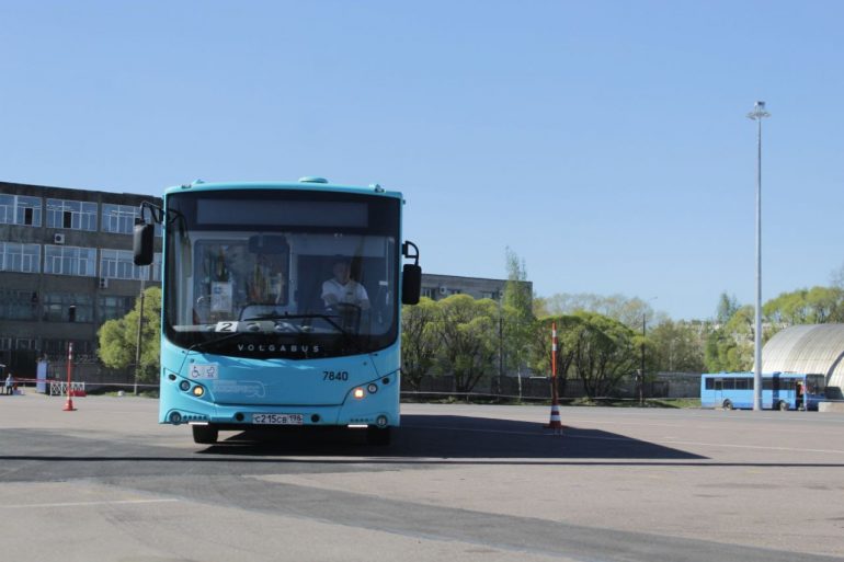 В автопарке №6 в рамках фестиваля SPbTransportFest водители показывали мастерство