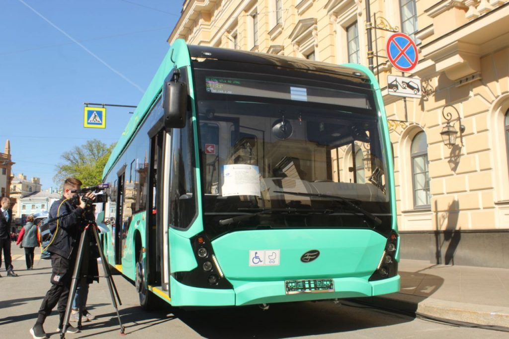 На Манежной открылся SPbTransportFest, там показывают электробус «Сириус»