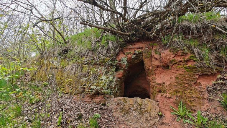 «Золото гоблинов» нашли в пещере под Гатчиной