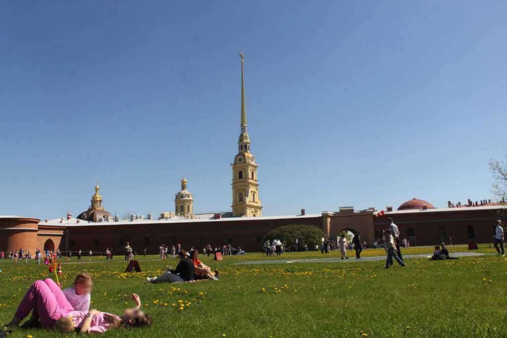 В Петербурге продлили погодную «желтую» опасность из-за жары и угрозы пожаров