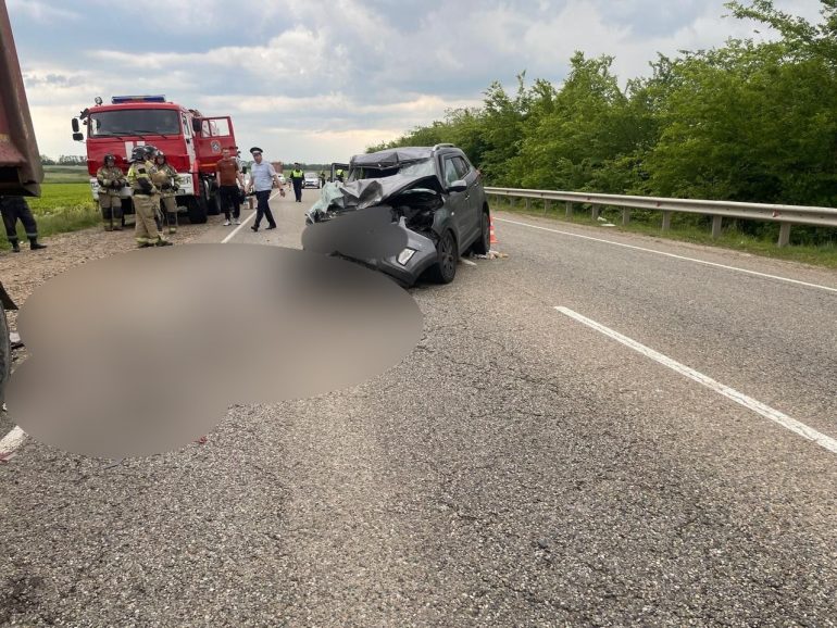 Трое погибли в ДТП с грузовиком на Кубани