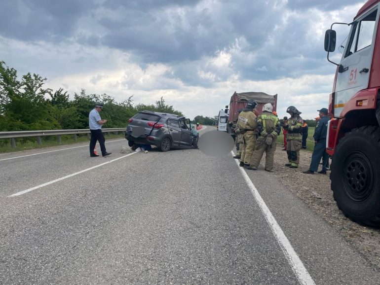 Трое погибли в ДТП с грузовиком на Кубани