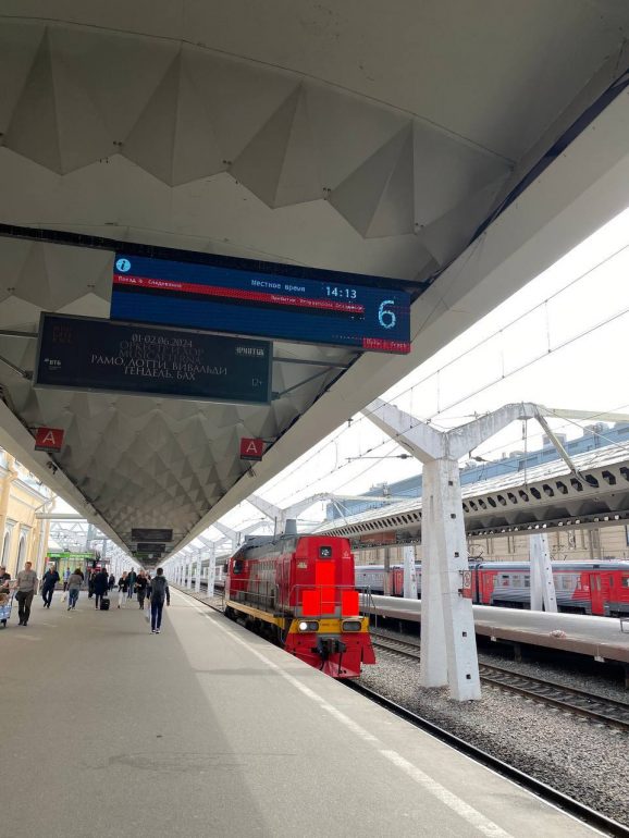 На Московском вокзале поезд протащил упавшего пассажира