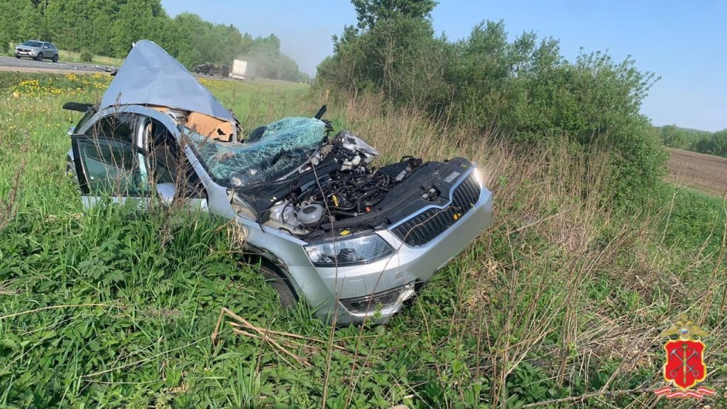 Водитель Skoda погиб в тройном ДТП при обгоне на трассе «Кола»