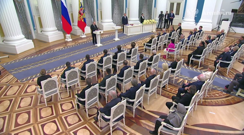 Путин вручил Матвиенко звание Героя Труда