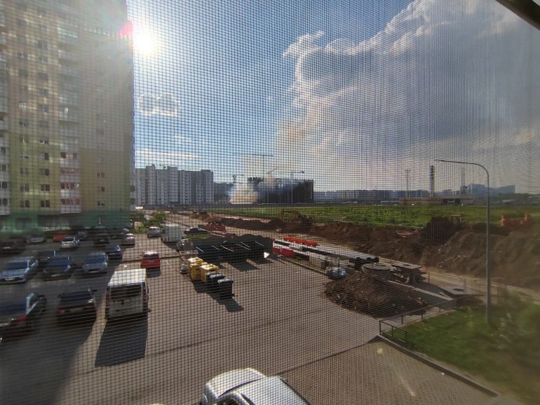 В Шушарах сгорело 30 бытовок на стройке