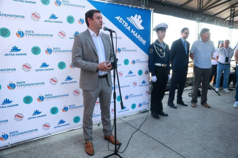 В Петергоф из Петербурга теперь можно добраться за 25 минут