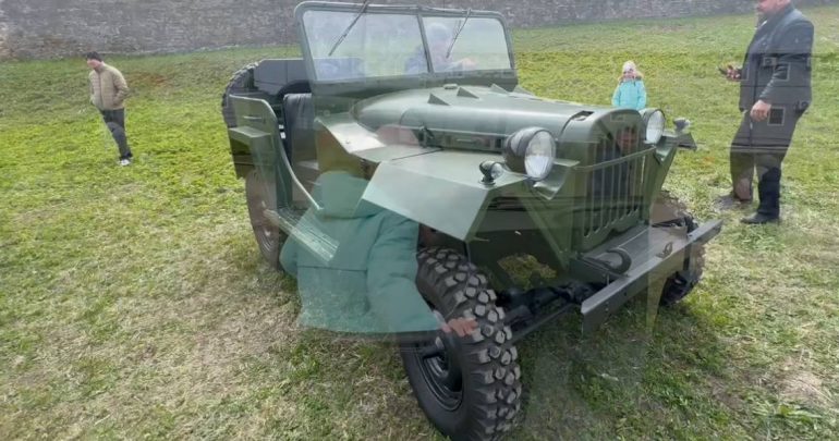 В Нарве жители занимали места на набережной ради концерта Победы из Ивангорода