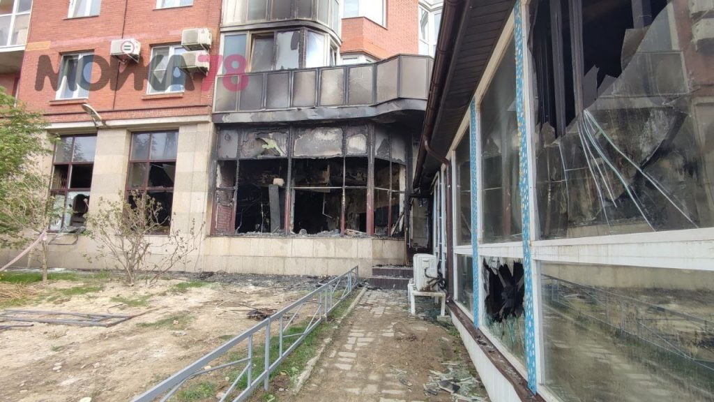 Последствия пожара в «Чайхане» на Богатырском