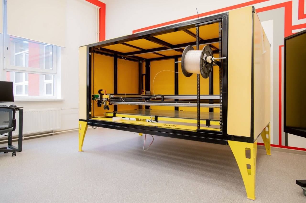 В петербургской школе появился класс с 3D-принтером в человеческий рост