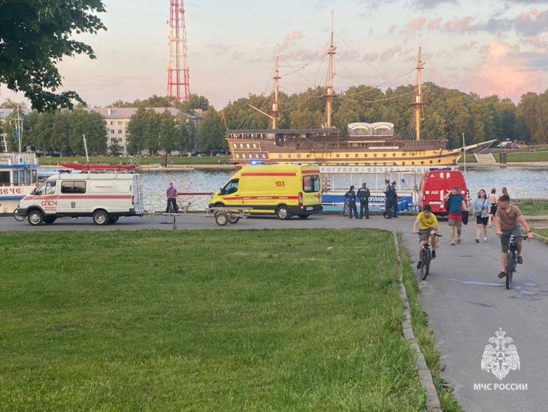 В Великом Новгороде в реке утонули четыре индийских студента