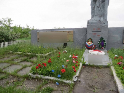 Под Омском задержали подростков, осквернивших памятник воинам